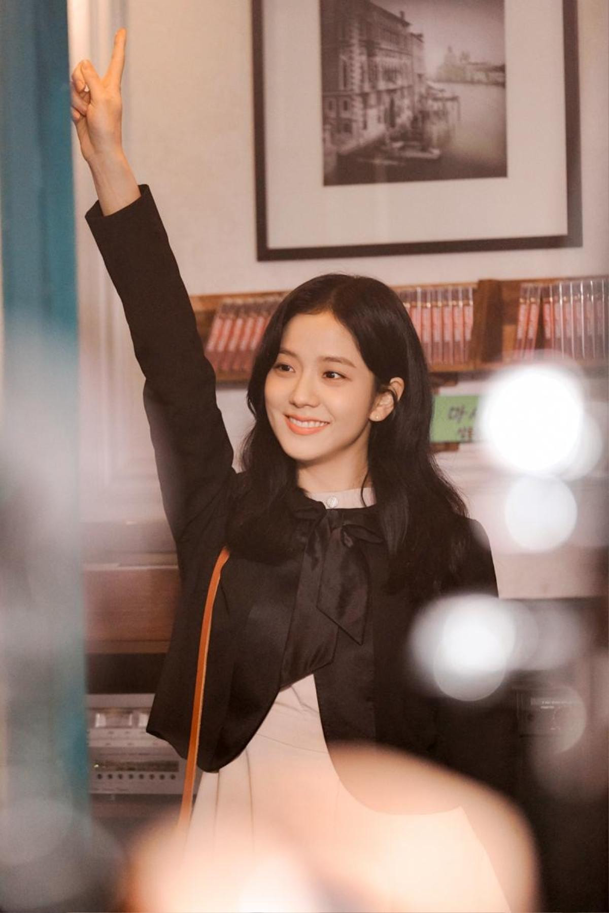 Nghi vấn Jisoo (BLACKPINK) 'đá' Jung Hae In, chuẩn bị cặp kè với người mới? Ảnh 3