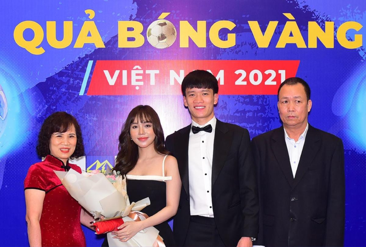 Ngắm nhan sắc nóng bỏng của nàng WAGs Gia Hân, bạn gái Quả bóng vàng Việt Nam 2021 Ảnh 1