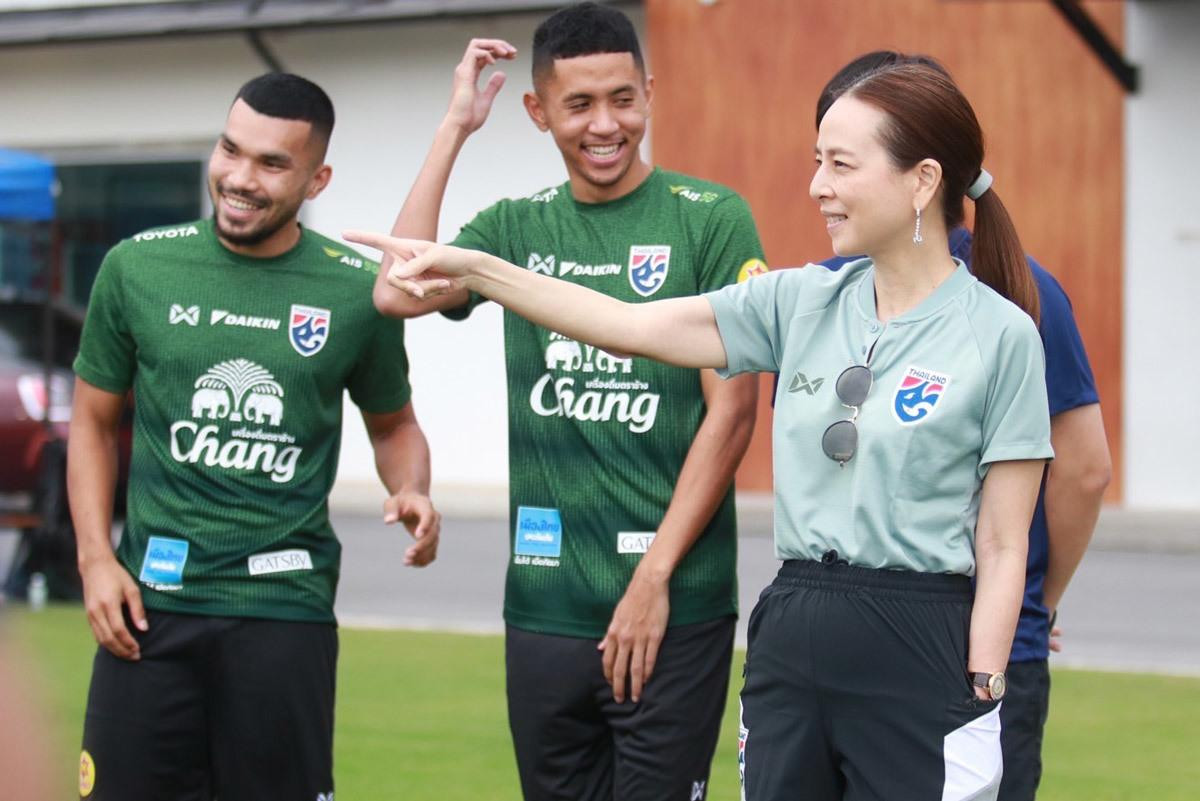 Nữ Trưởng đoàn bóng đá Thái Lan: 'Không thể coi thường U23 Việt Nam' Ảnh 1