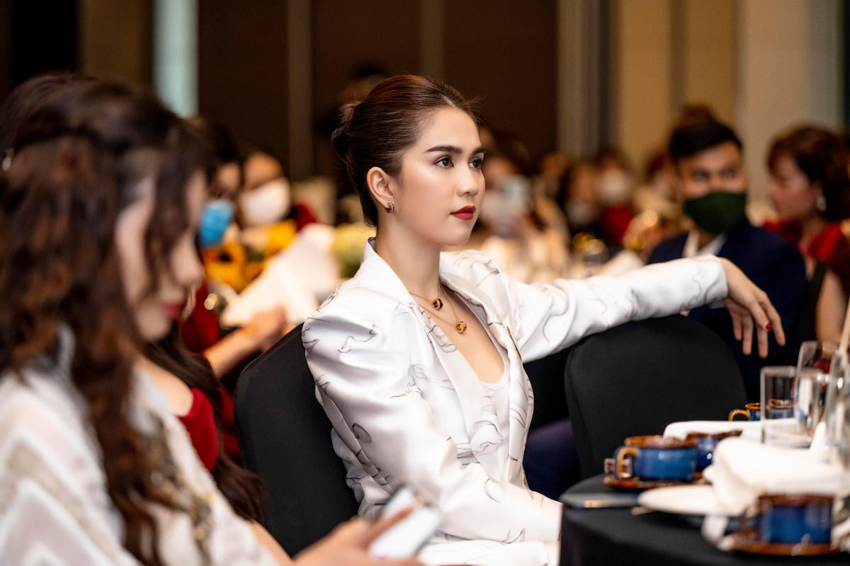 Nhan sắc Ngọc Trinh 'đỉnh của chóp' qua ống kính của team qua đường, ra dáng chuẩn CEO khiến fan trầm trồ Ảnh 7