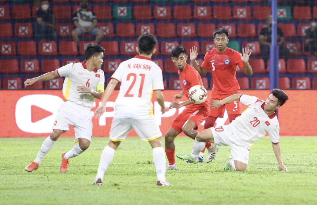 Sao HAGL nén nỗi đau quê nhà giúp U23 Việt Nam thắng Singapore 7-0: Điểm 10 cho Dụng Quang Nho! Ảnh 1