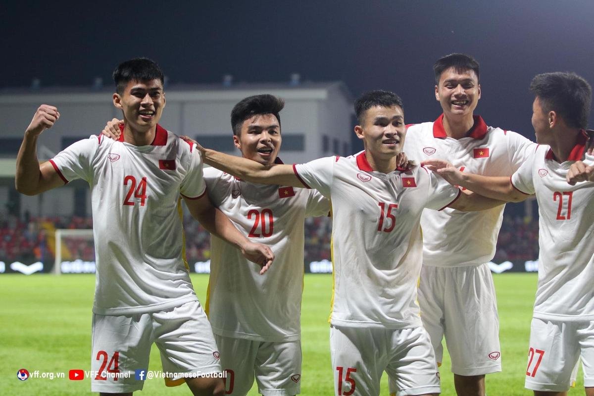 Thắng Singapore 7-0, HLV U23 Việt Nam nói do may mắn Ảnh 1