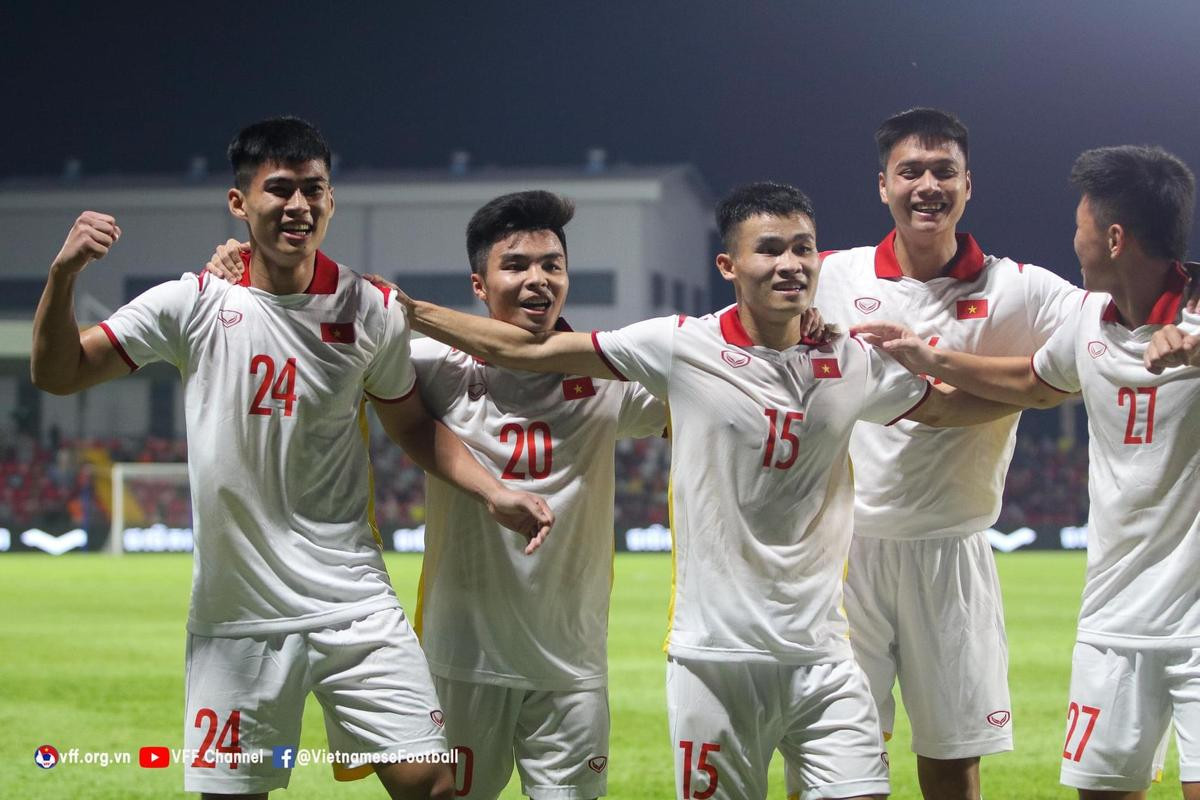 U23 Việt Nam như 'ngàn cân treo sợi tóc' khi chỉ còn 9 cầu thủ sau trận thắng Thái Lan Ảnh 1