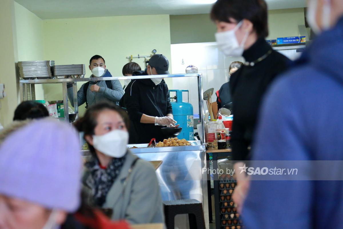 Quán ăn chay giữa lòng Hà Nội, không phân biệt giàu nghèo: Phục vụ hàng trăm suất miễn phí mỗi ngày Ảnh 12