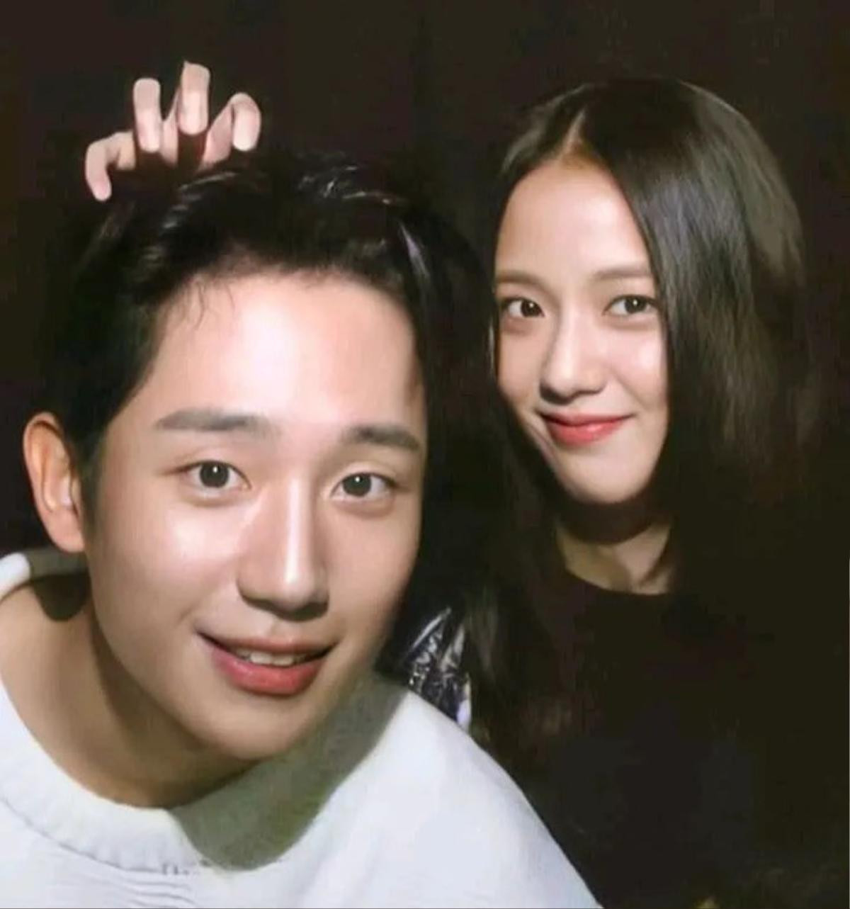 Jung Hae In và Jisoo (BLACKPINK) bị soi một thói quen giống y chang nhau, Snowdrop 'se duyên' quá đỉnh Ảnh 3