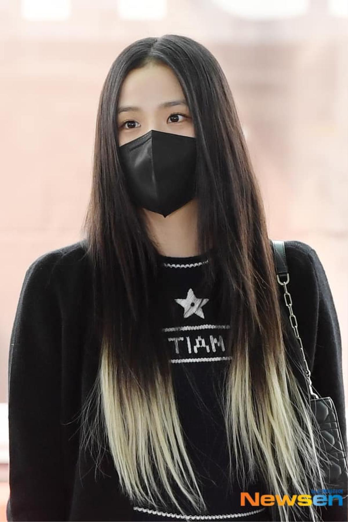 Lần đầu trong sự nghiệp, chị cả Jisoo (Blackpink) 'chơi lớn' khiến dân tình được phen trầm trồ Ảnh 2