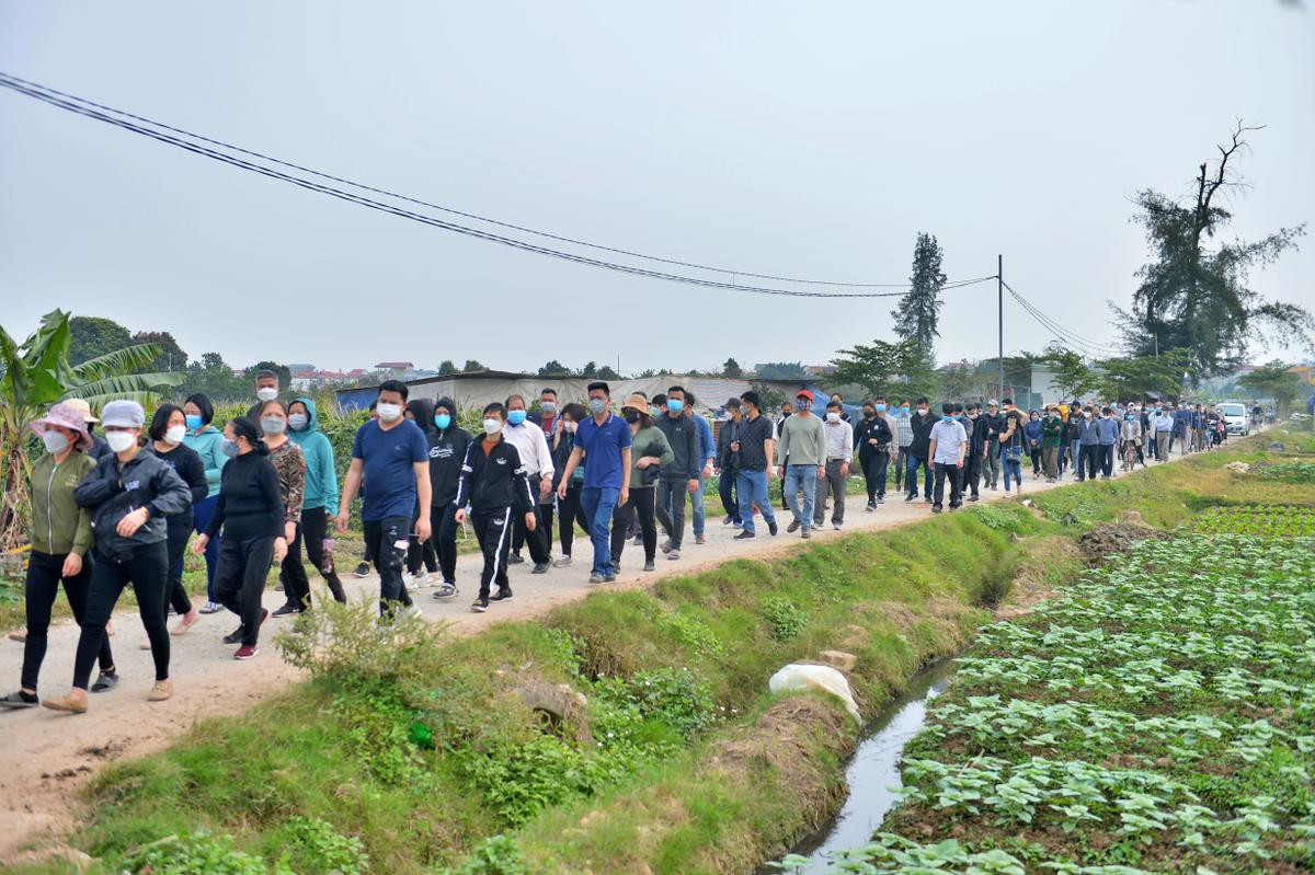 Dòng người đau đớn tột cùng tiễn đưa 2 bé trai tử vong trong vụ chìm tàu ở Hội An Ảnh 6