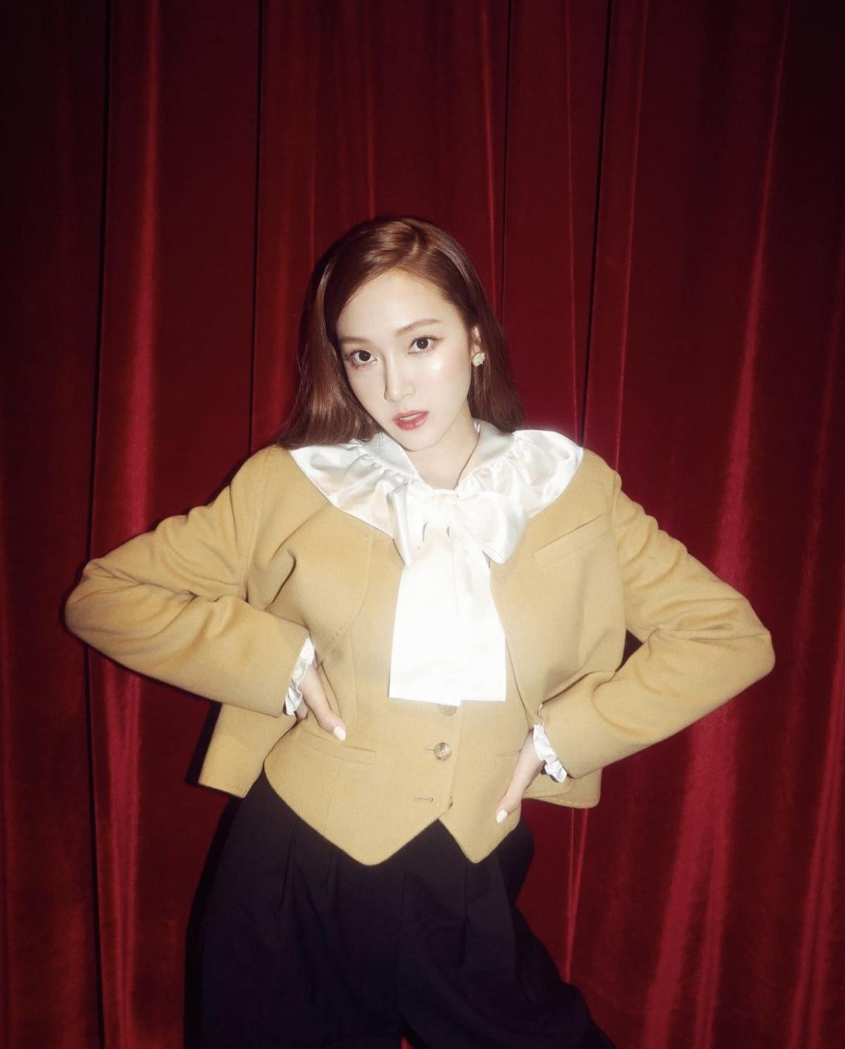 Style 'tiểu thư chảnh chọe' làm nên thương hiệu công chúa băng giá của Jessica Jung Ảnh 3