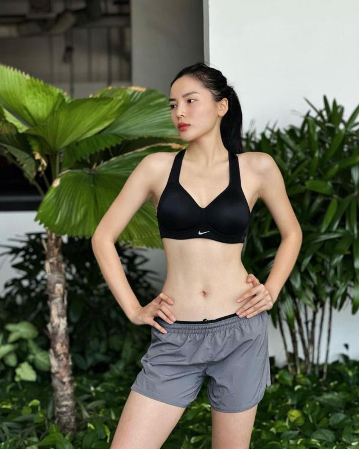 Kỳ Duyên mặc áo bé tẹo khoe trọn lưng ong, nhan sắc này không thi Miss Universe thật quá đáng tiếc Ảnh 8