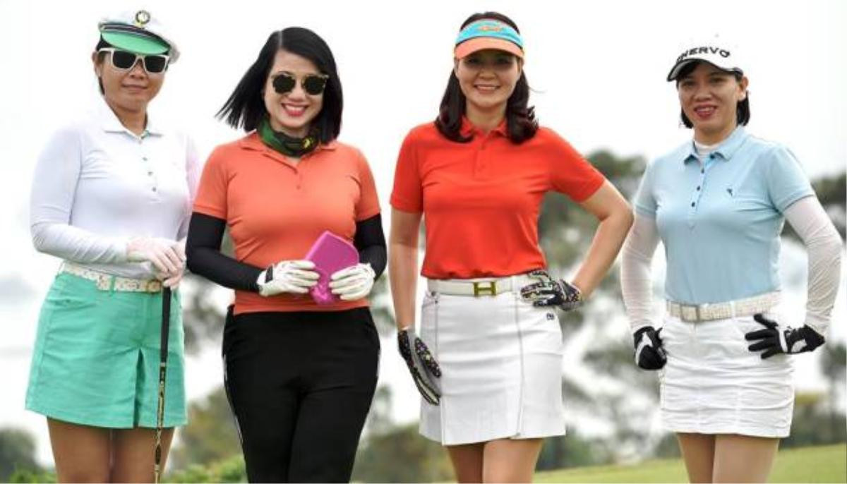 Diện váy dạ tiệc đi đánh golf, Lệ Quyên khiến người xem 'khóc thét' Ảnh 3