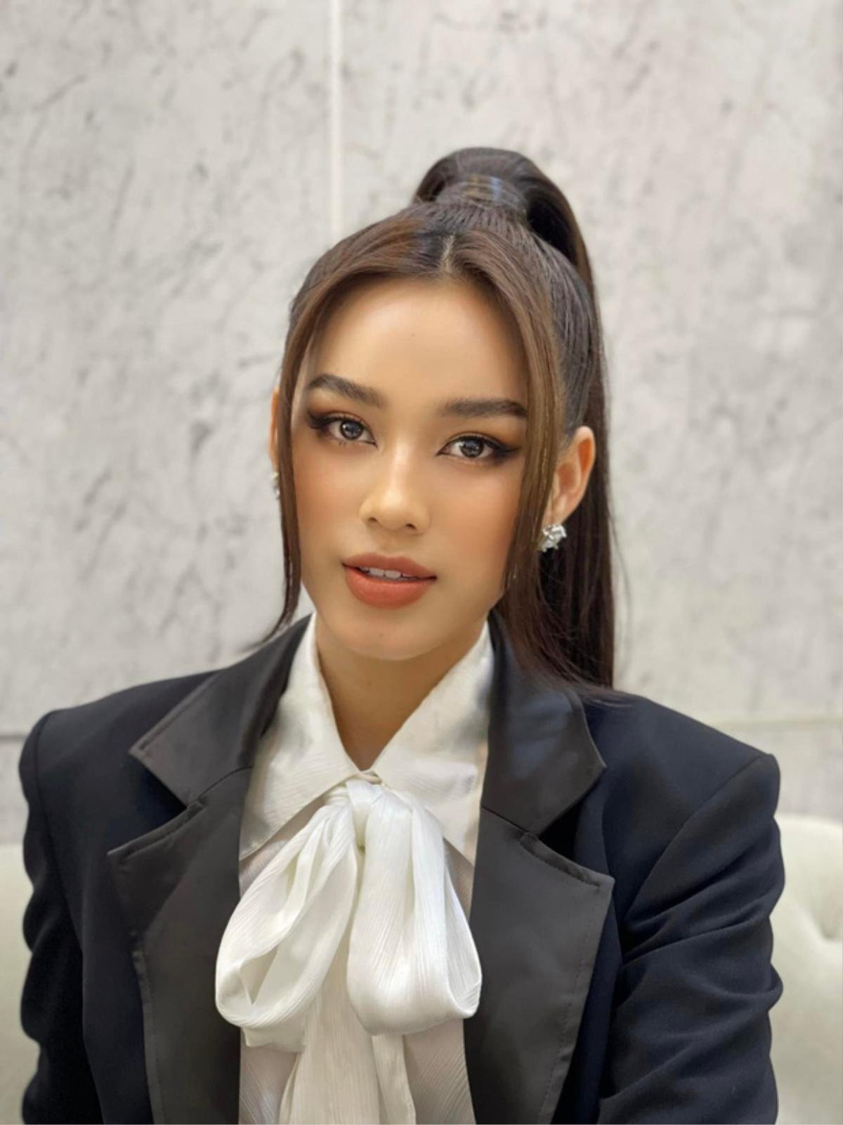 Đỗ Thị Hà không cần phiên dịch, tự mình 'bắn' tiếng Anh trong đêm chung kết Miss World Ảnh 1