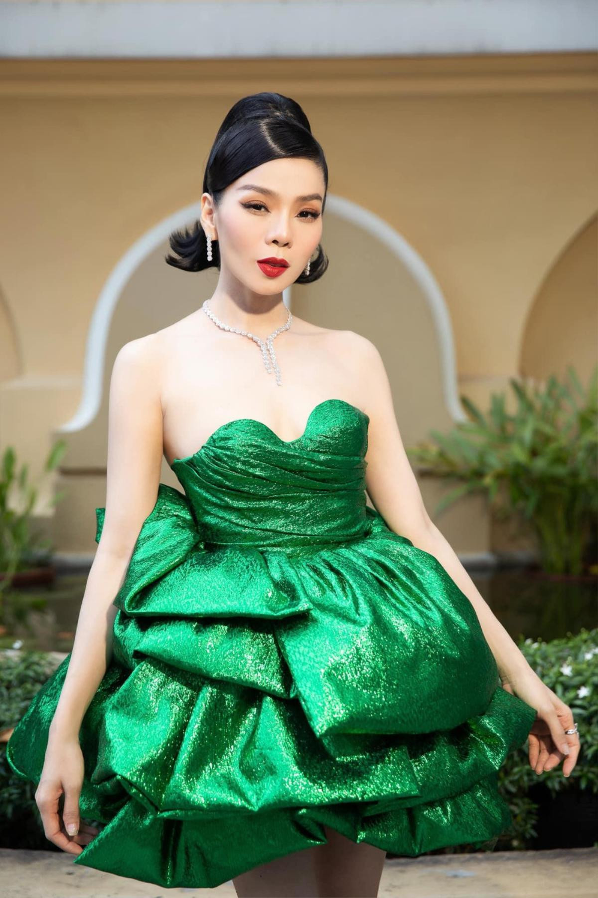 Trước khi làm giám khảo Miss World Vietnam, Lệ Quyên nhiều lần đọ sắc không khoan nhượng với dàn Hoa hậu Ảnh 1