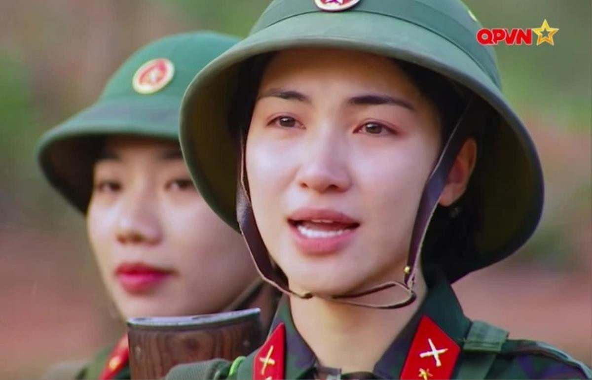 Soi mặt mộc đỉnh cao của Hòa Minzy trong 'Sao Nhập Ngũ', so với thời chi chít mụn quả một trời một vực Ảnh 6