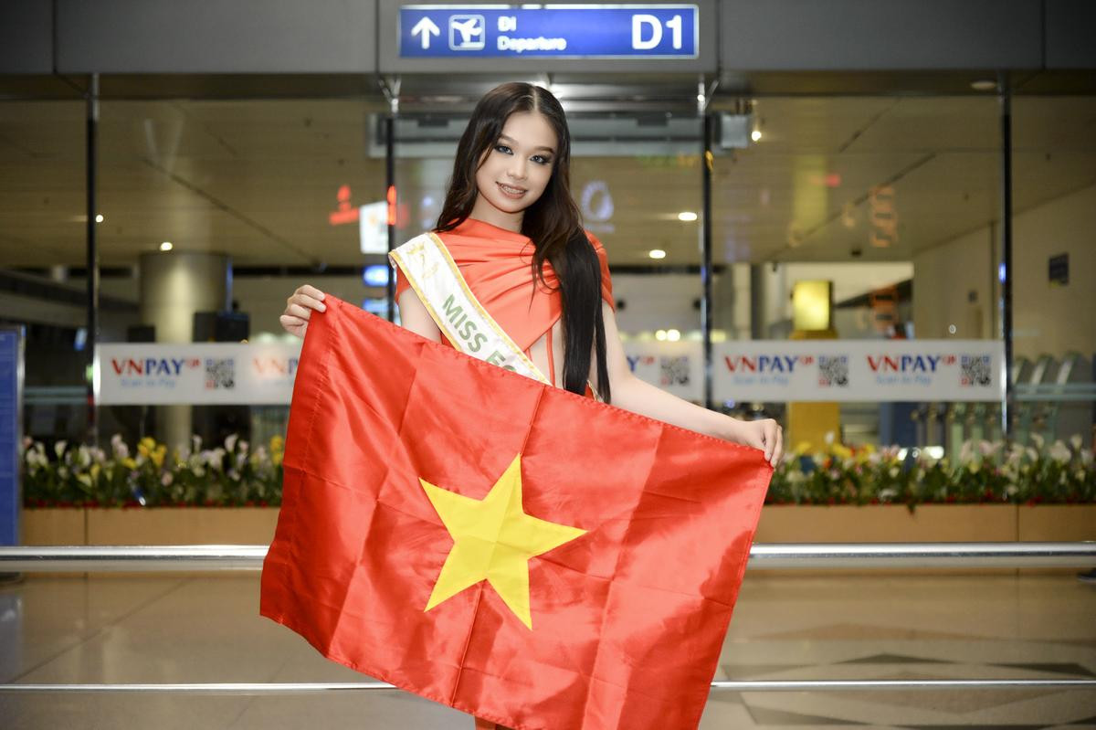 Trần Hoài Phương rạng rỡ lên đường sang Ai Cập dự thi Miss Eco International Ảnh 3