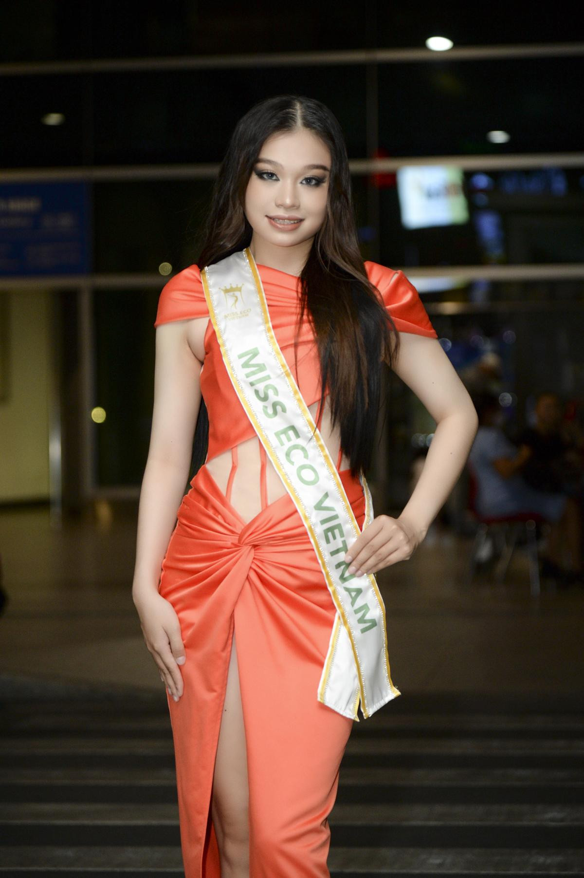 Trần Hoài Phương rạng rỡ lên đường sang Ai Cập dự thi Miss Eco International Ảnh 2