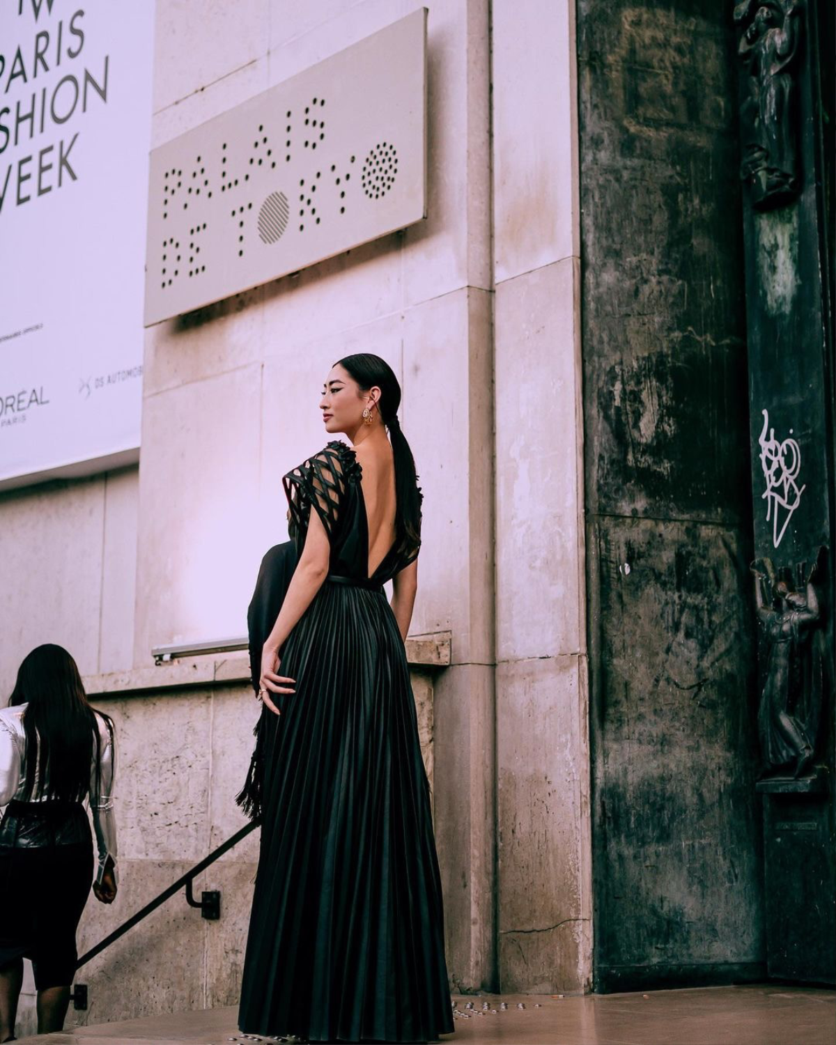 Hoa hậu Lương Thùy Linh và Á hậu Phương Anh ở Paris Fashion Week: Style thế nào, liệu có đủ 'wow'? Ảnh 4