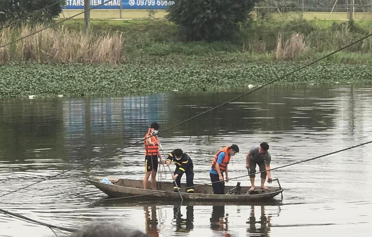 Thanh niên mất tích nghi đâm trúng thành cầu rơi xuống sông, cả trăm người vào cuộc tìm kiếm Ảnh 2