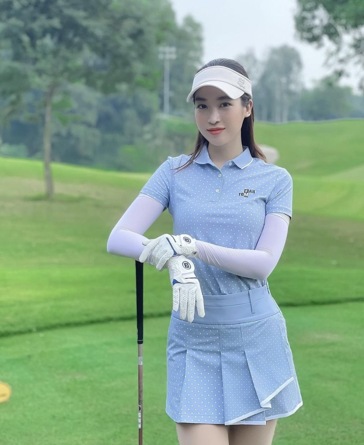 Đỗ Mỹ Linh xúng xính thời trang sân golf: Thoát mác 'Hoa hậu nghèo nhất Việt Nam' Ảnh 5