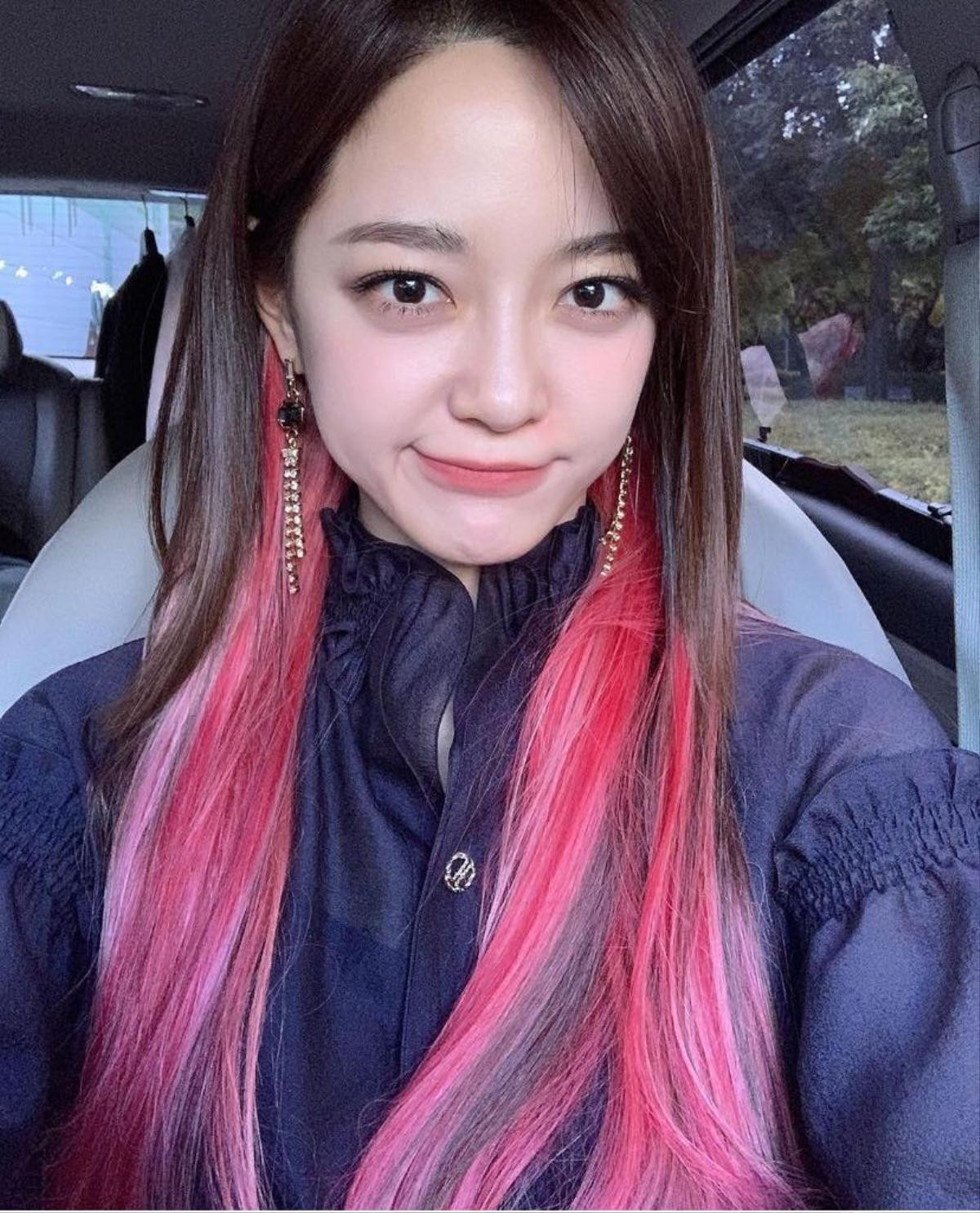 Hẹn Hò Chốn Công Sở,: Hé lộ tạo hình đầu tiên của playgirl Kim Se Jeong, đáng tiếc là bị cắt mất Ảnh 3