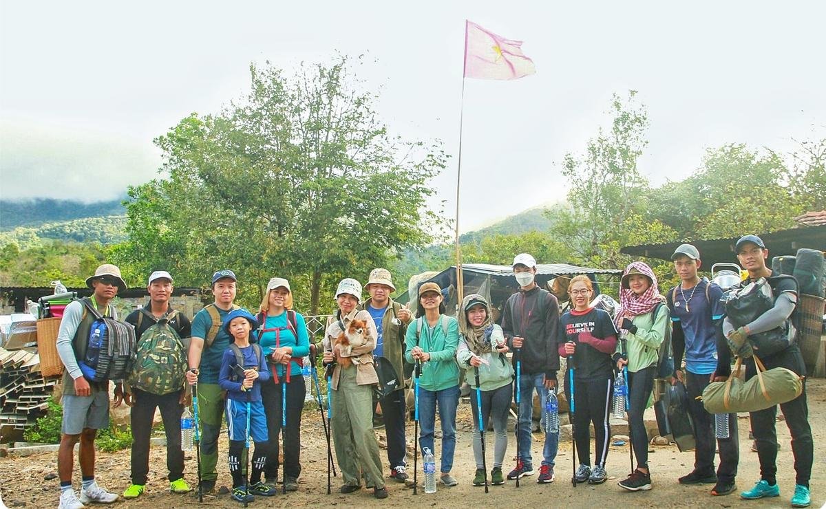 Chạm tay vào đỉnh Chư Yang Lăk cao 1.643m Ảnh 5