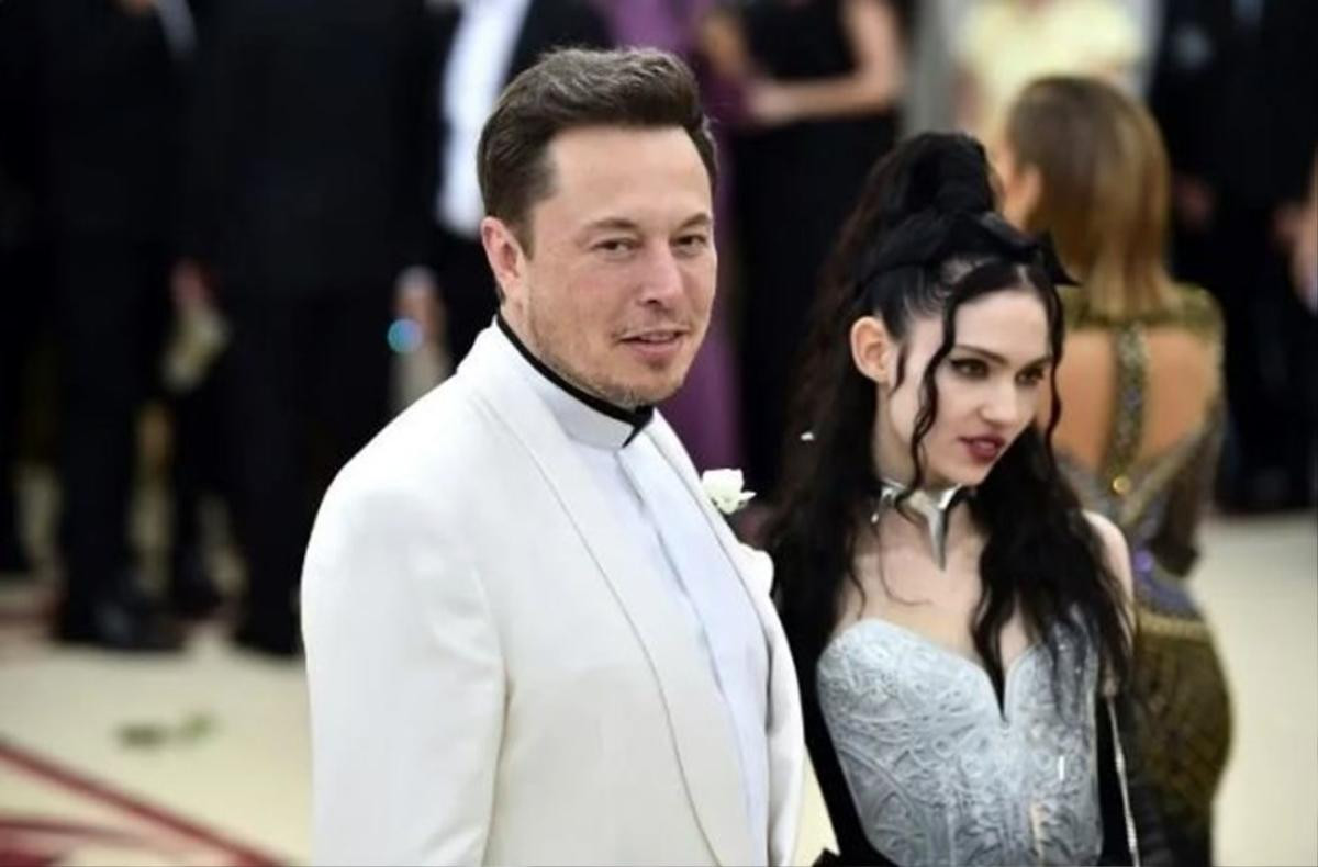 Elon Musk quay lại với bạn gái cũ, cùng đón con thứ 2 với cái tên độc lạ Ảnh 1