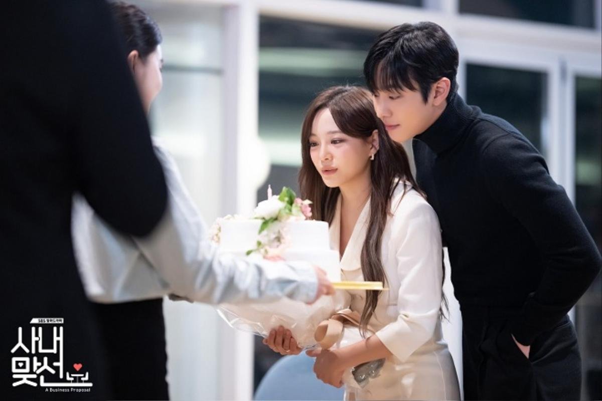 Hẹn Hò Chốn Công Sở: Không phải Kim Se Jeong, người này mới là định mệnh của Ahn Hyo Seop Ảnh 2