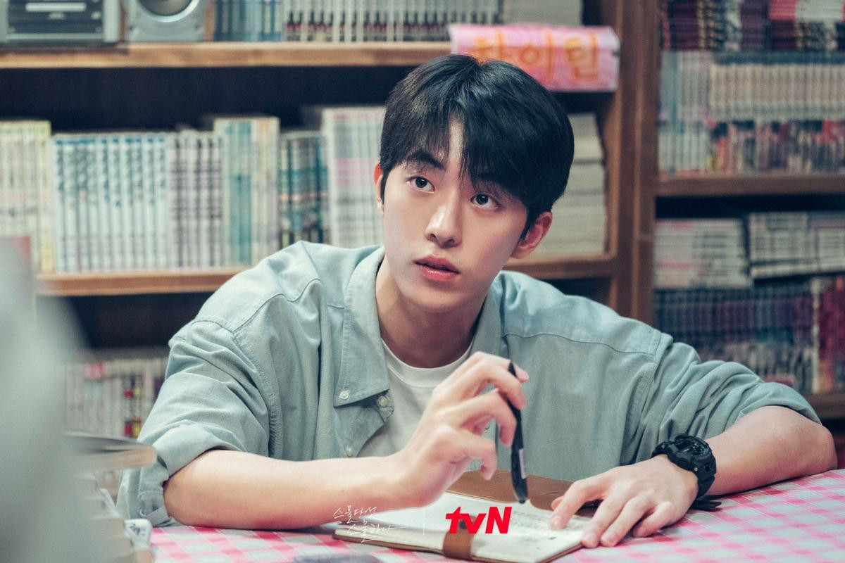 Ảnh quá khứ của 2 sao Kbiz hot nhất hiện nay: Ahn Hyo Seop đẹp từ bé, Nam Joo Hyuk dậy thì thành công Ảnh 2