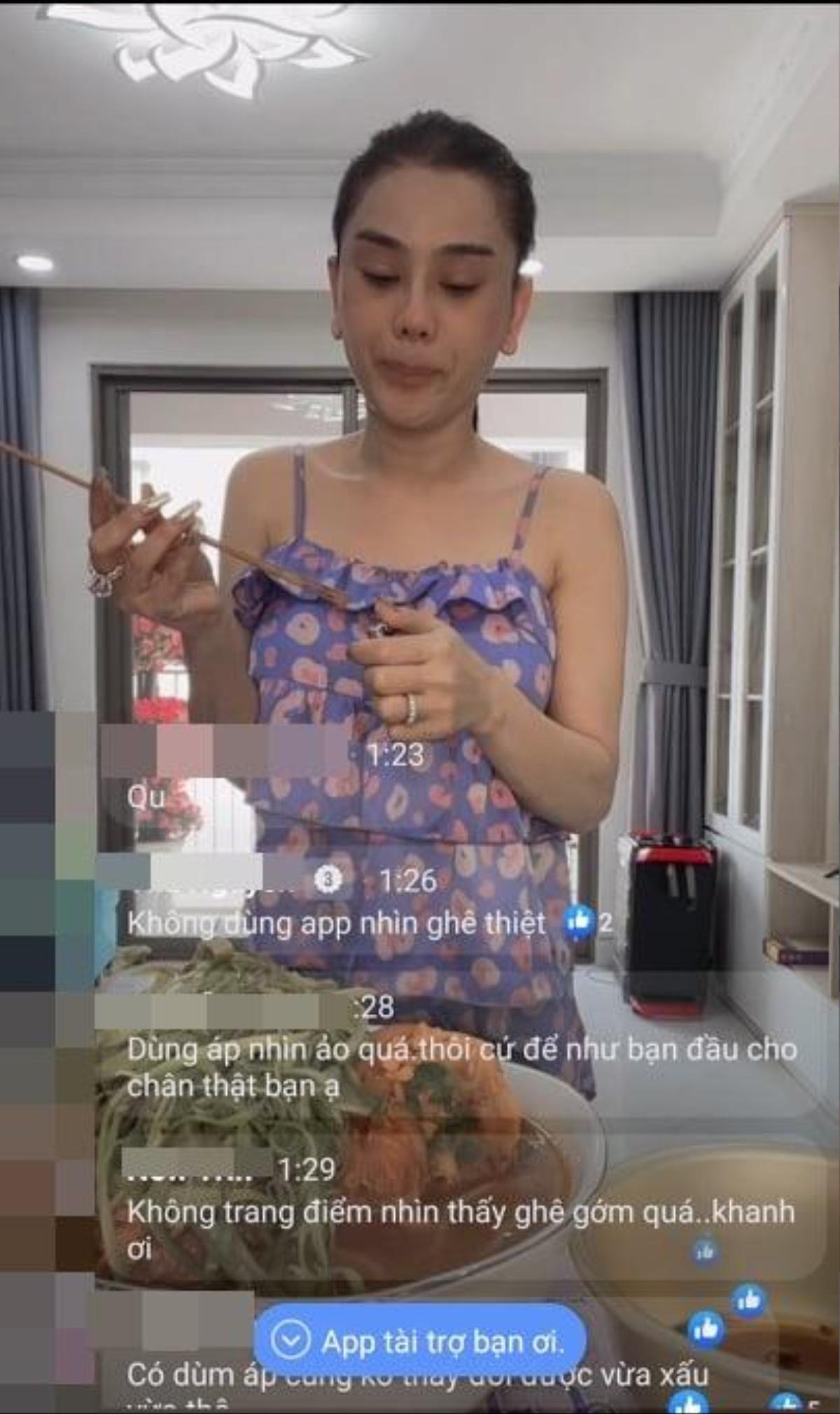 Lâm Khánh Chi livestream lộ mặt mộc, nhan sắc 'xuống cấp' rõ rệt Ảnh 3