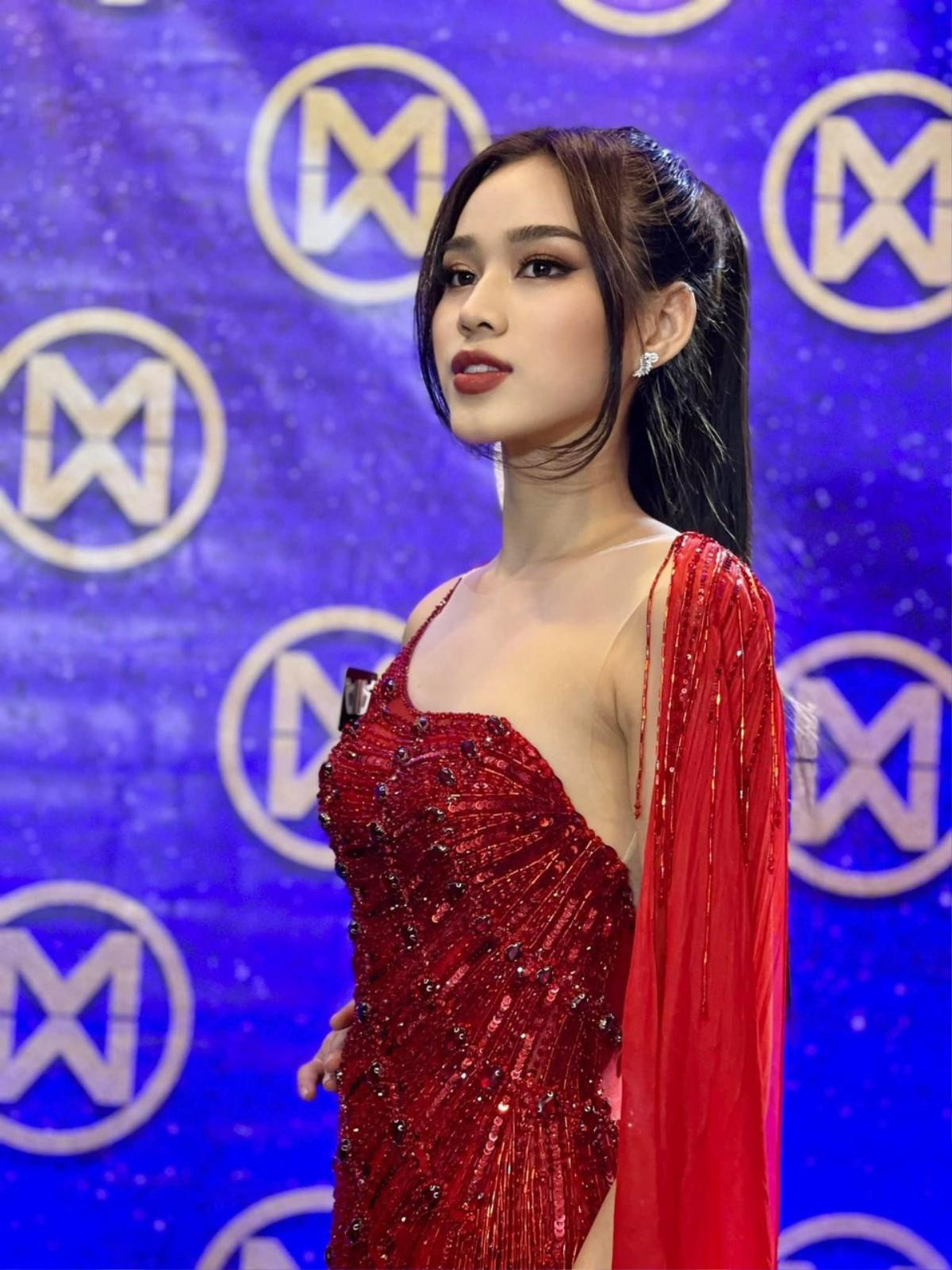 Đỗ Thị Hà tiếc nuối diện lại váy đỏ 'lỡ hẹn' với Miss World 2021 Ảnh 7