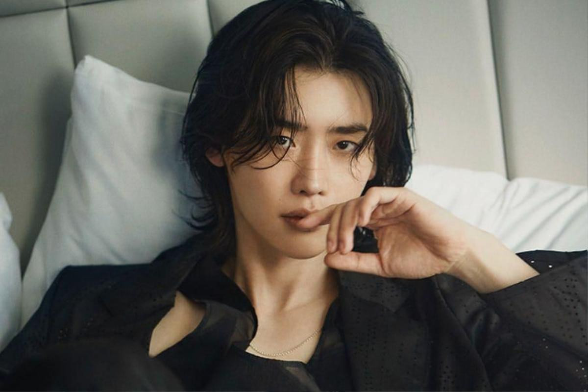 So kè nhan sắc của các nam thần Kbiz khi để tóc dài: Lee Jong Suk quyến rũ, Lee Min Ho như 'ông chú' Ảnh 15