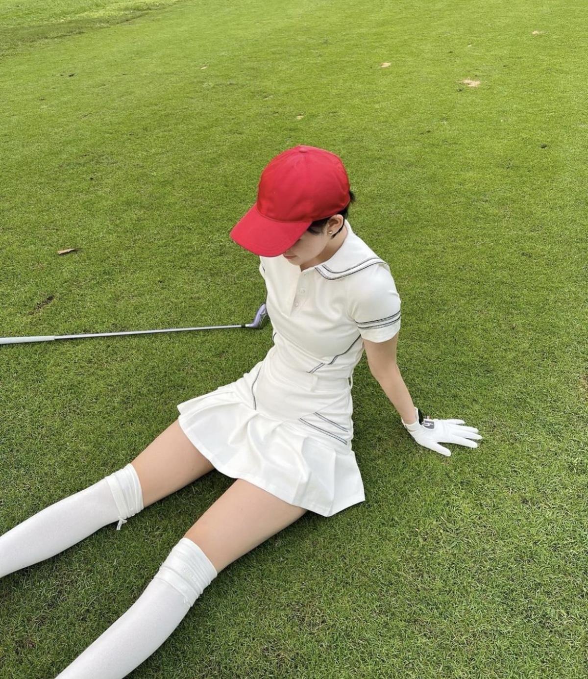 Độ này Hiền Hồ đi chơi golf nhiều hơn đi diễn: Biến sân golf thành sàn diễn, không lần nào mặc trùng đồ Ảnh 4