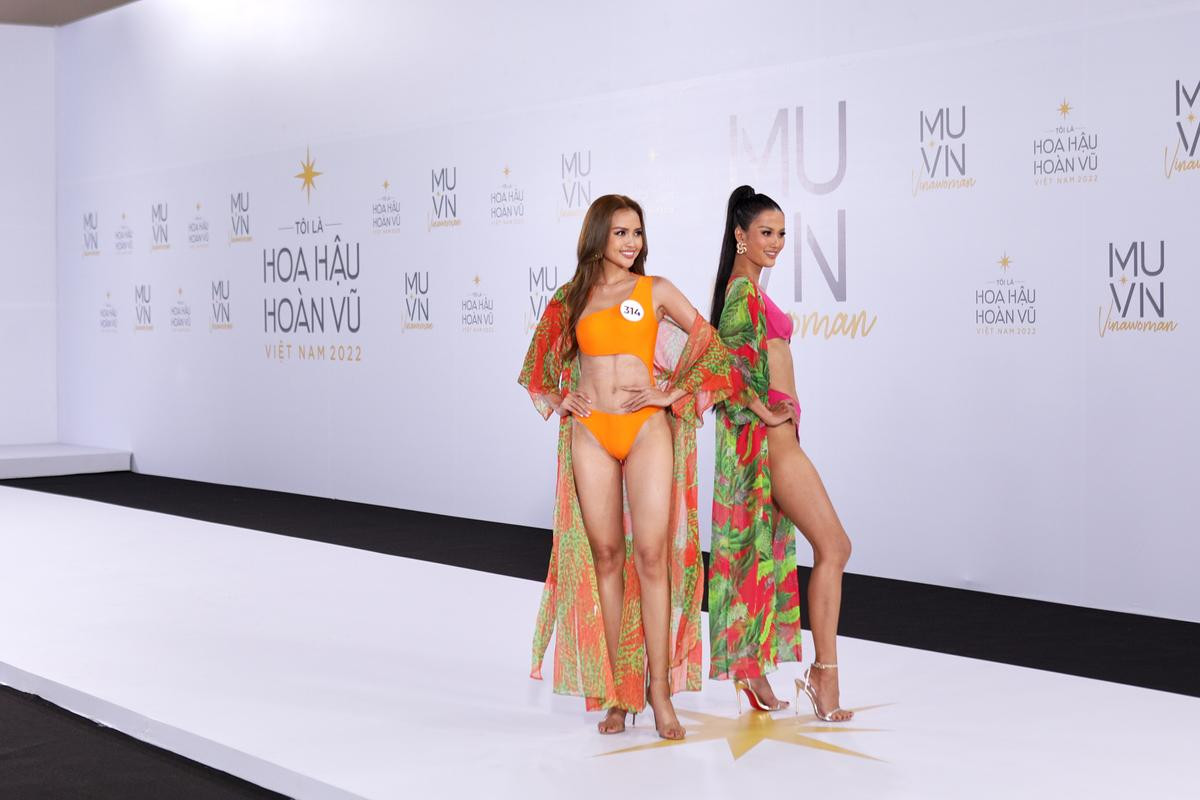 So kè hình thể thí sinh MUV 2022 với bikini: Bảo Ngọc, Hoàng Phương có ghi điểm? Ảnh 8