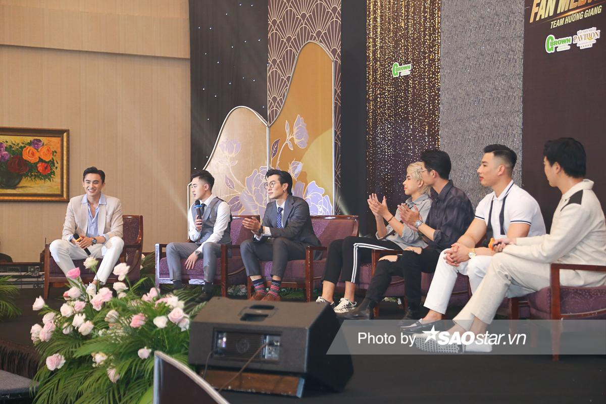 Hương Giang xuất hiện với diện mạo xinh đẹp, trẻ trung tại buổi fan meeting Ảnh 8