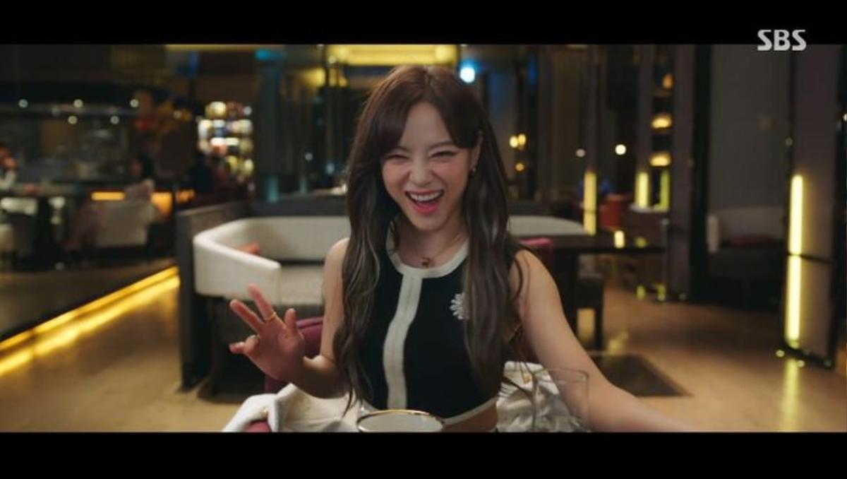 Cùng diễn lố, Kim Se Jeong của Hẹn Hò Chốn Công Sở 'lên như diều gặp gió', người lại bị chê tả tơi Ảnh 3