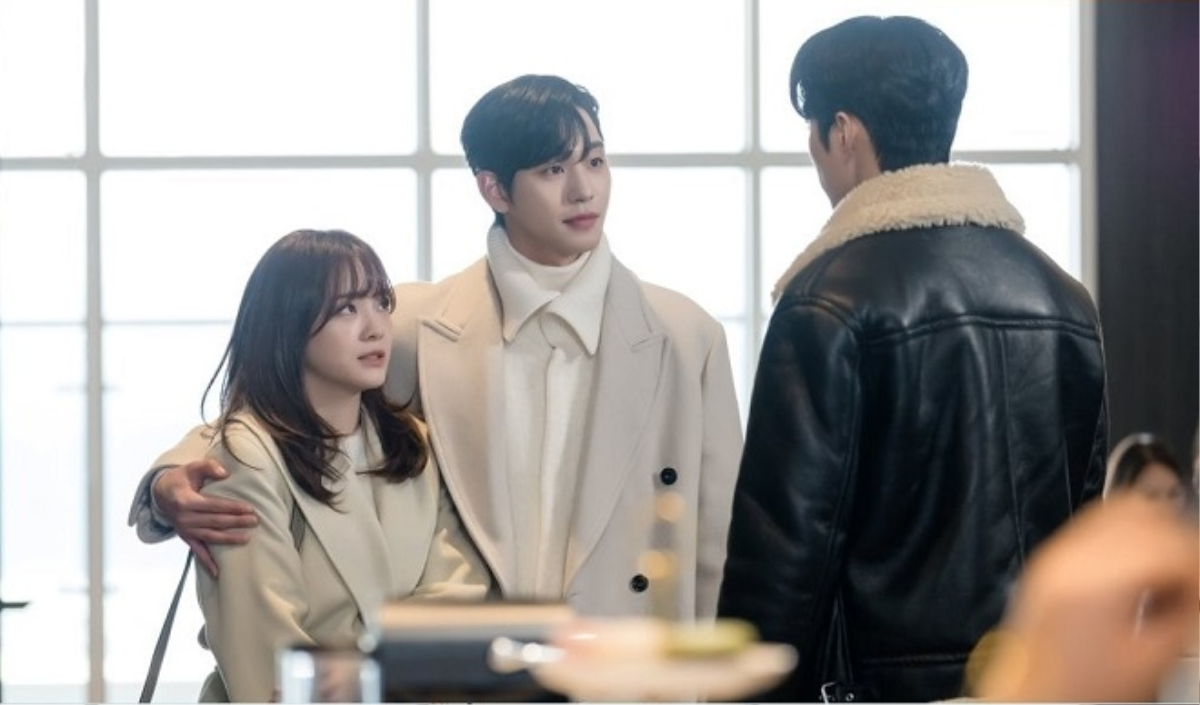 Hẹn Hò Chốn Công Sở: Ahn Hyo Seop và Kim Se Jeong hôn 'cháy máy' vẫn không cứu được phim Ảnh 6