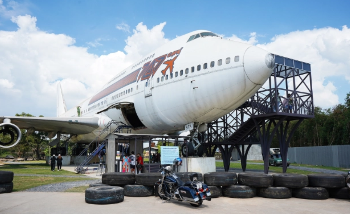 'Choáng ngợp' trong những chiếc máy bay Boeing 747 được chuyển đổi thành khách sạn, nhà hàng, quán bar Ảnh 9