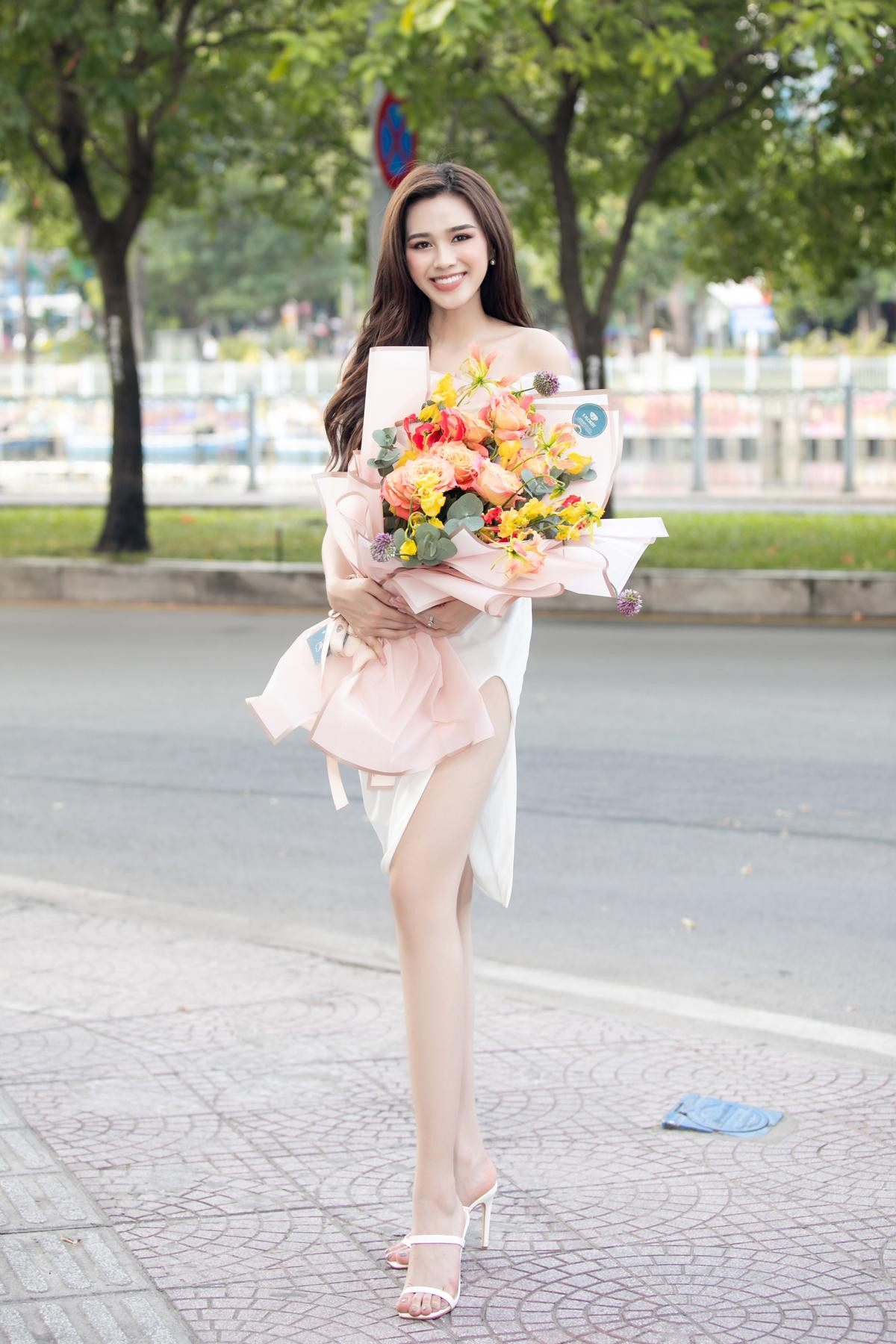 Top 13 Miss World - Đỗ Thị Hà trở về nước trong sự chào đón của fan sắc đẹp: Hành trình mới lại bắt đầu Ảnh 5