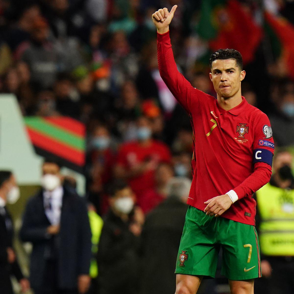 Ronaldo cùng tuyển Bồ Đào Nha mở toang cánh cửa đến World Cup 2022 Ảnh 1