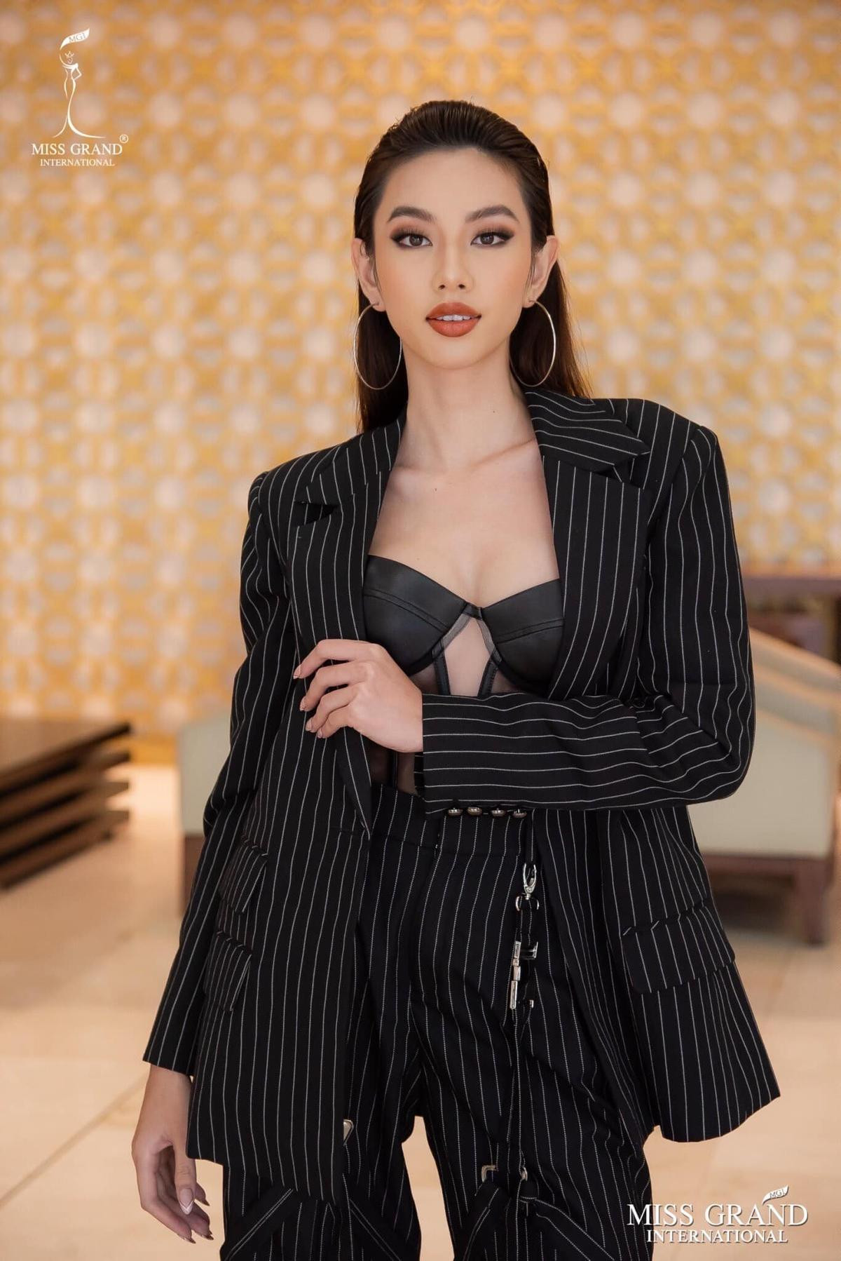 Thùy Tiên gặp lại Á hậu 1 Miss Grand 2021: Hai sắc vóc tuyệt mỹ xứng danh Top 2 đẹp nhất lịch sử Ảnh 6