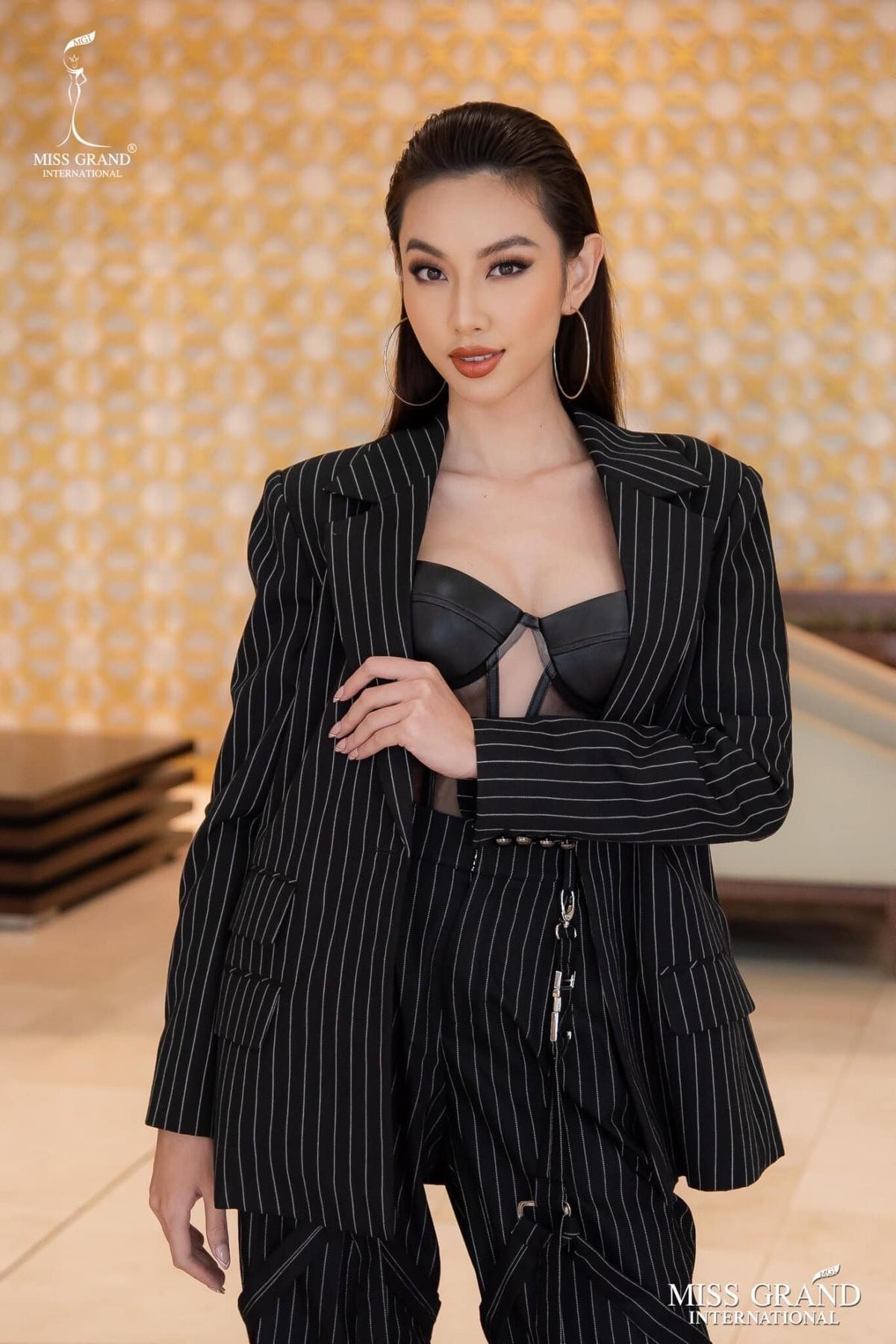 Thùy Tiên gặp lại Á hậu 1 Miss Grand 2021: Hai sắc vóc tuyệt mỹ xứng danh Top 2 đẹp nhất lịch sử Ảnh 5