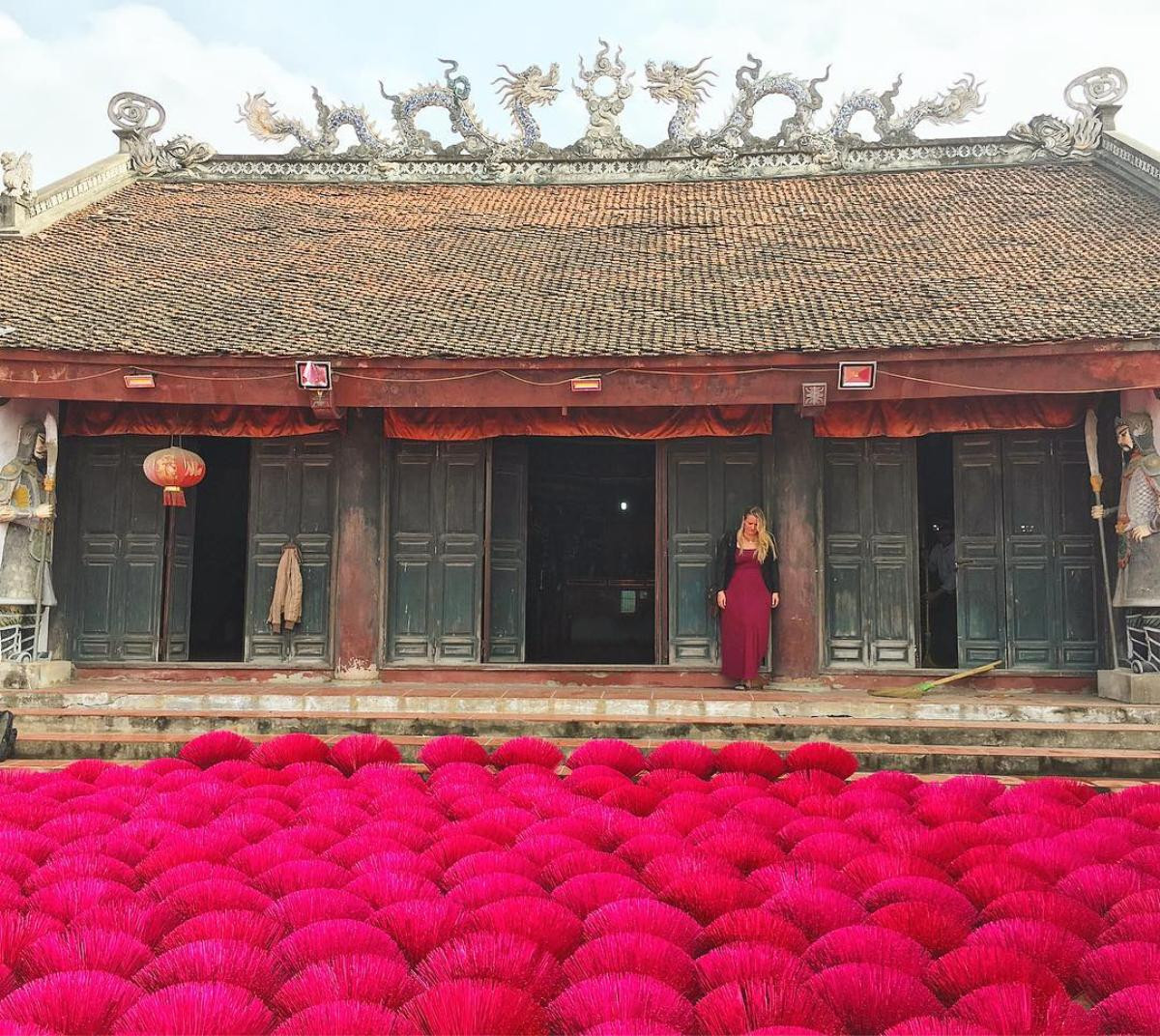 Mê mẩn những 'đóa hoa hương đỏ rực' trong làng hương Quảng Phú Cầu giữa lòng Hà Nội Ảnh 10