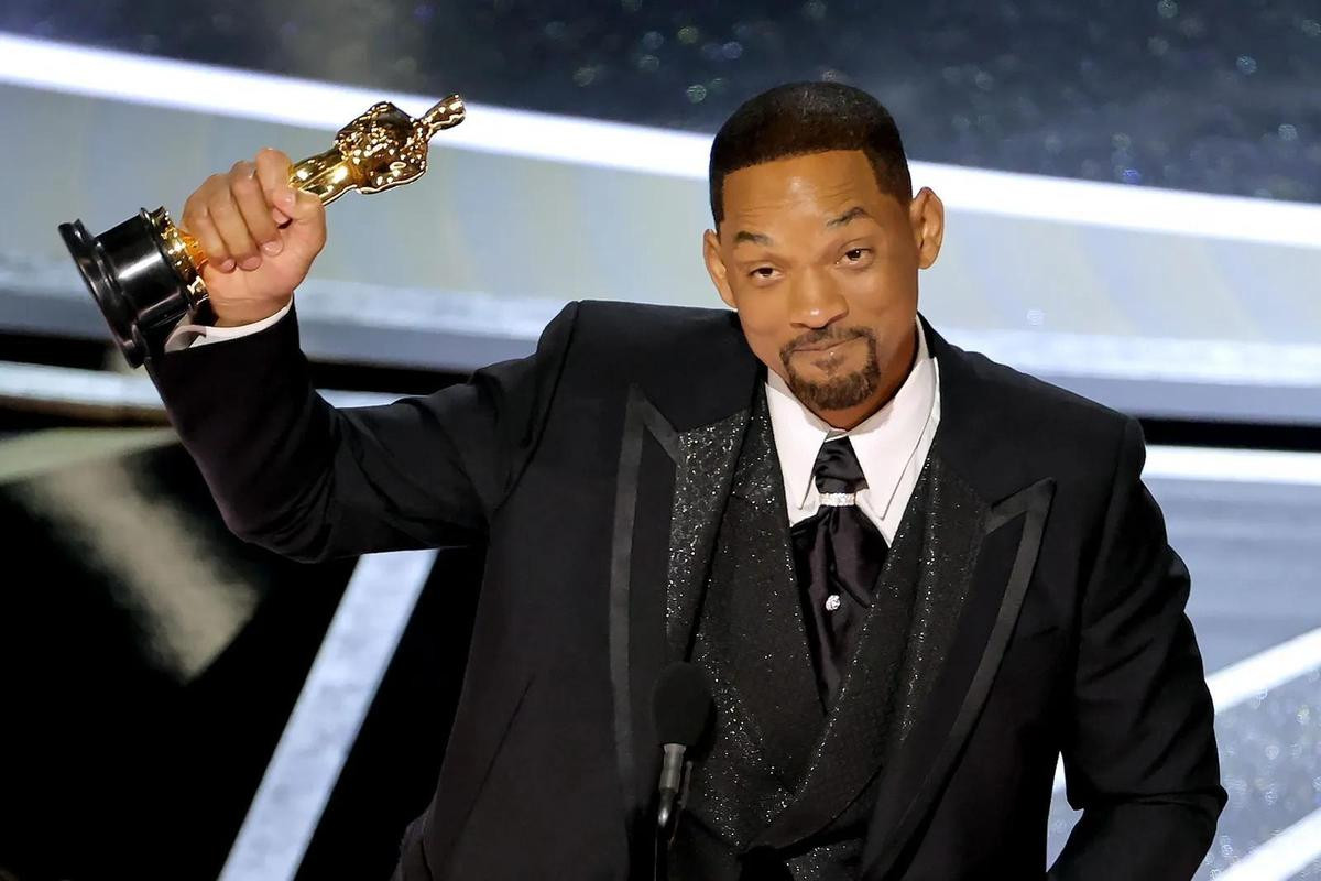 Oscar 2022: Sau cú đấm như 'trời giáng vào mặt đồng nghiệp, Will Smith bật khóc nhận tượng vàng danh giá Ảnh 1