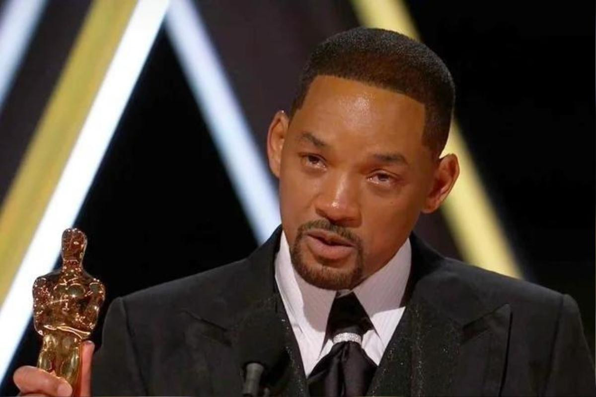 Oscar 2022: Sau cú đấm như 'trời giáng vào mặt đồng nghiệp, Will Smith bật khóc nhận tượng vàng danh giá Ảnh 2