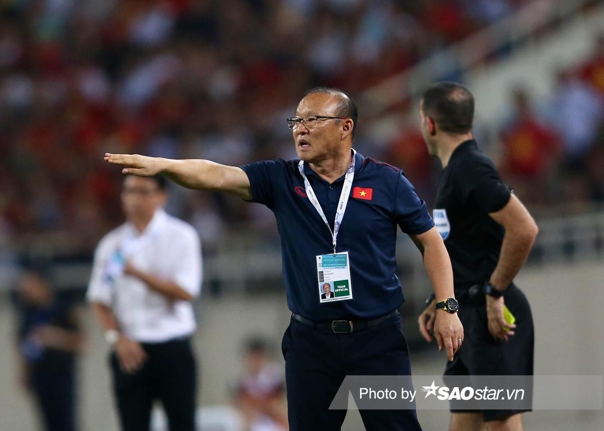 Việt Nam và Thái Lan ở World Cup: Bị chê biết thủ nhưng 'xe buýt' ông Park hơn 'tik-tok' Kiatisuk Ảnh 1