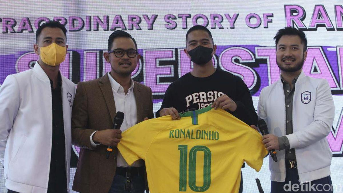 Sự thật chuyện Ronaldinho qua Indonesia thi đấu Ảnh 2