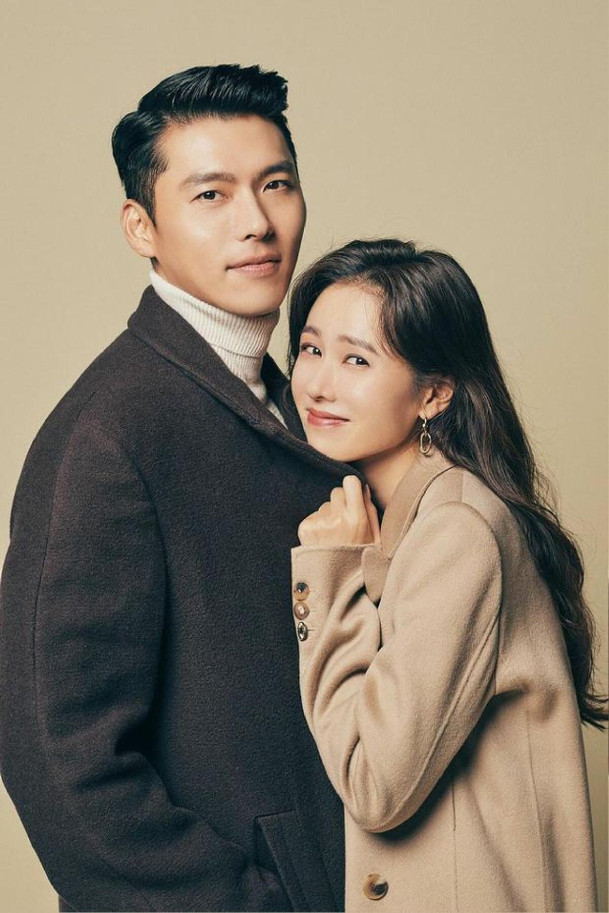 Thiệp cưới của Hyun Bin và Son Ye Jin được công bố: Thiết kế váy cưới đầy thanh lịch, sang trọng Ảnh 4