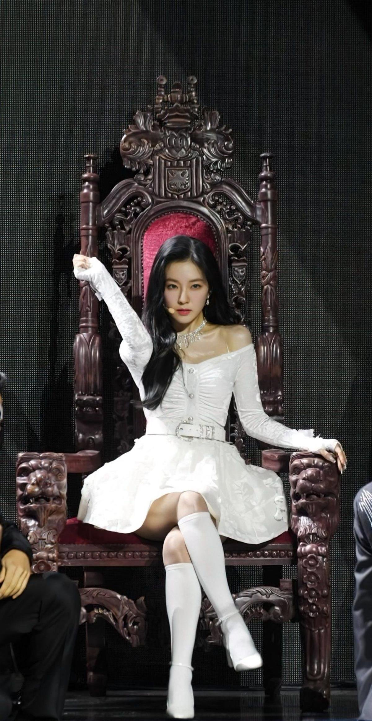 Điều gì đã khiến nữ thần Irene (Red Velvet) bị bắt gặp khóc ngay giữa nhà hàng thế này? Ảnh 1