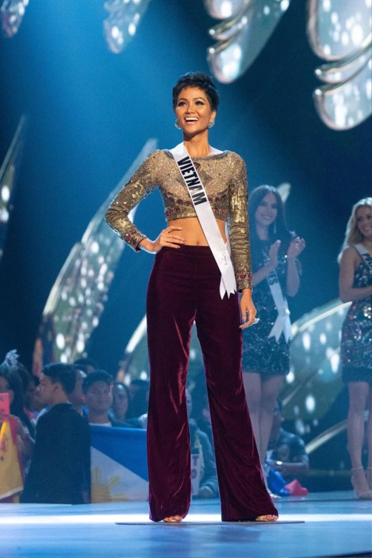 Diện lại bộ cánh từng gây bão Miss Universe 2018, H'Hen Niê hiện tại trông quá khác biệt Ảnh 1