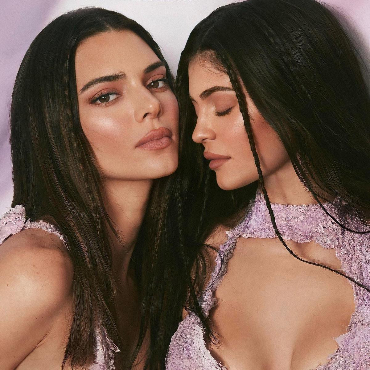 Kendall - Kylie diện đồ rách bươm sexy 'hết nước chấm' khoe body đỉnh hết phần thiên hạ Ảnh 3