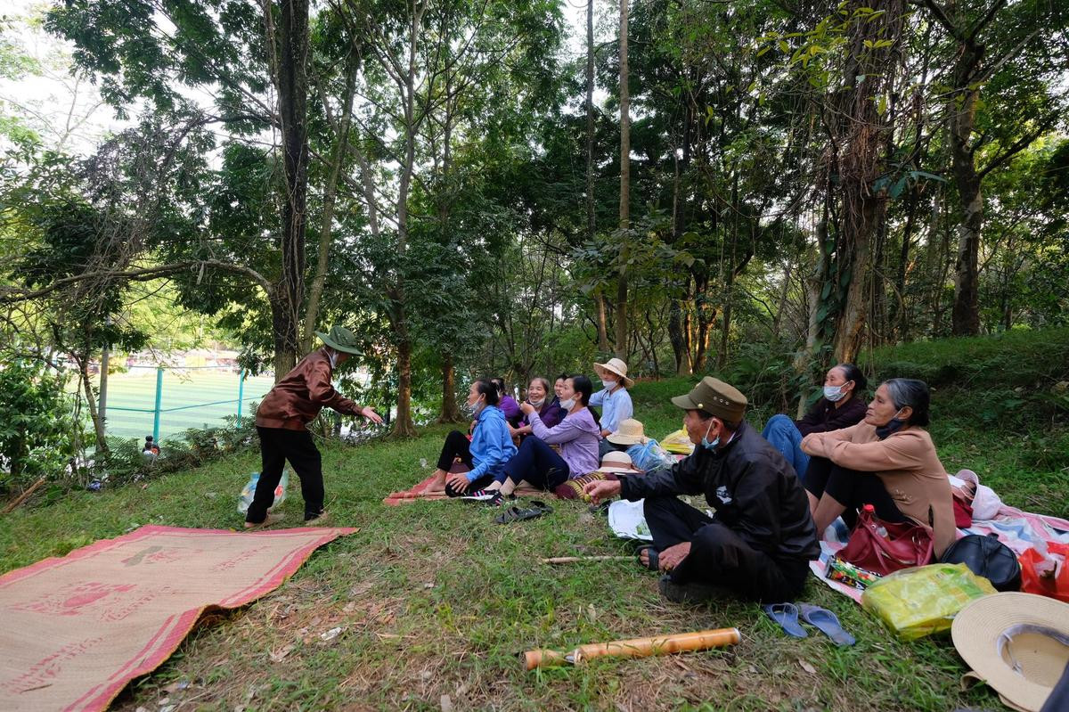 Du khách thập phương kéo về đền Hùng ngày Giỗ Tổ, dịch vụ cho thuê chiếu 'hốt bạc' Ảnh 10